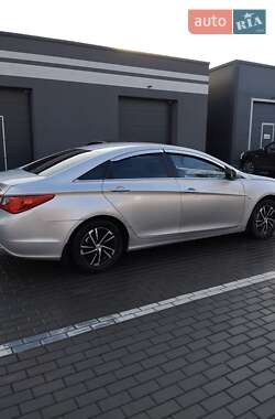 Седан Hyundai Sonata 2011 в Рованцях