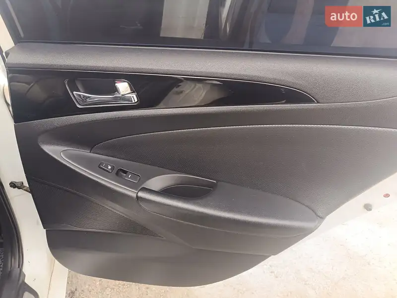 Hyundai Sonata 2010 VIN KMHEC41CBBA194992 фото оголошення 7 з 42