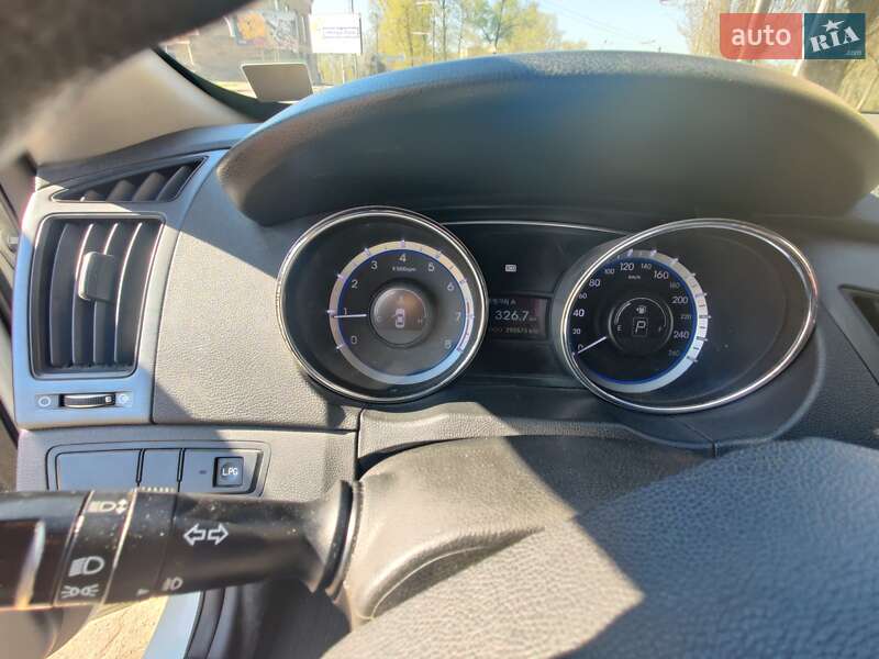Седан Hyundai Sonata 2011 в Кривом Роге