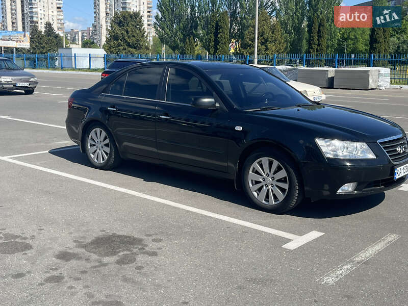 Седан Hyundai Sonata 2009 в  фото Седан Hyundai Sonata 2009 в