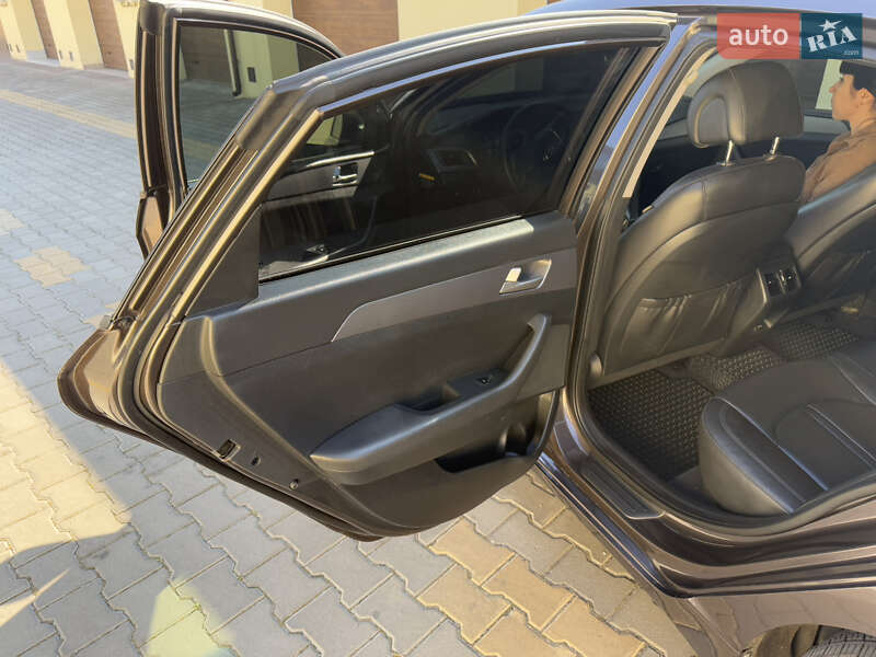 Седан Hyundai Sonata 2015 в Измаиле