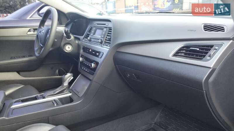 Седан Hyundai Sonata 2016 в Новоднестровске