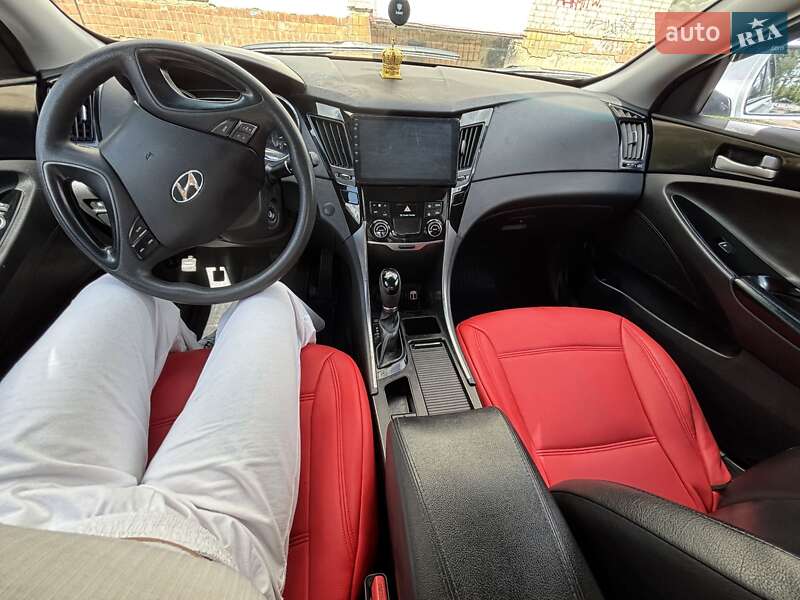 Седан Hyundai Sonata 2014 в Коростене