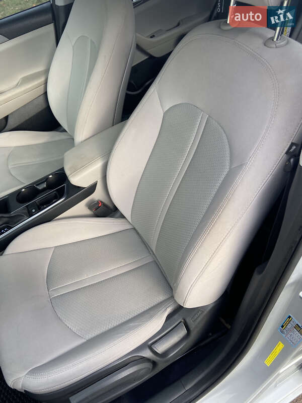 Седан Hyundai Sonata 2016 в Овруче