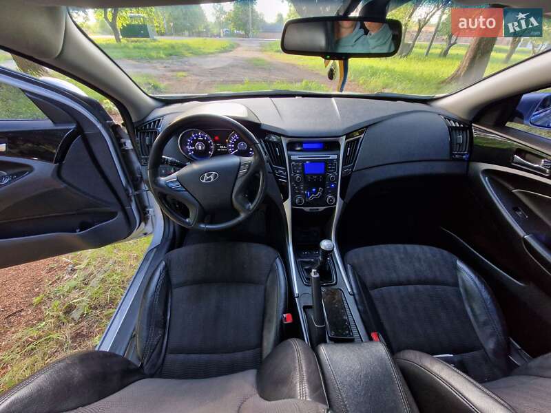 Седан Hyundai Sonata 2010 в Ромнах
