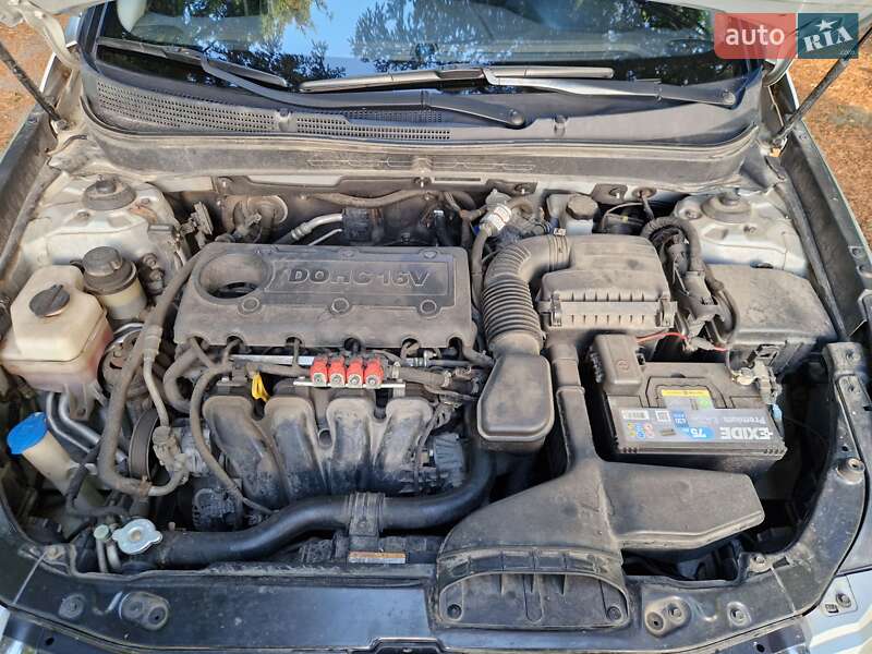 Седан Hyundai Sonata 2010 в Ромнах