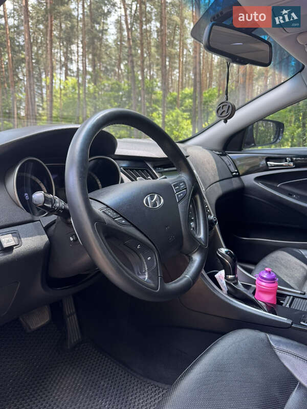 Седан Hyundai Sonata 2013 в Обухове