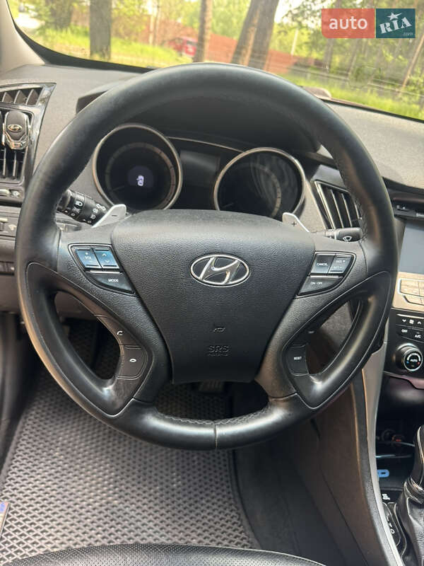 Седан Hyundai Sonata 2013 в Обухове