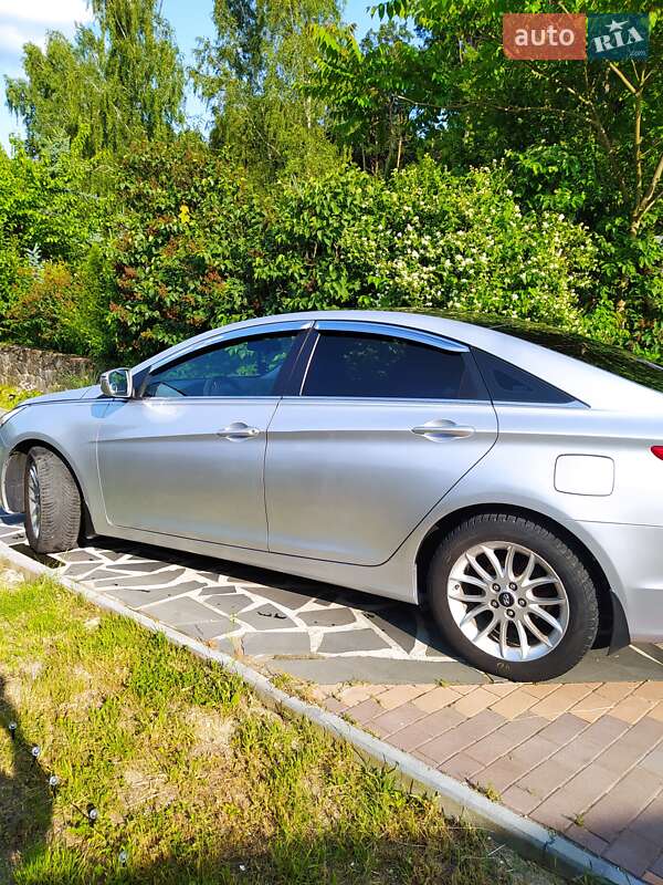 Седан Hyundai Sonata 2013 в Остроге