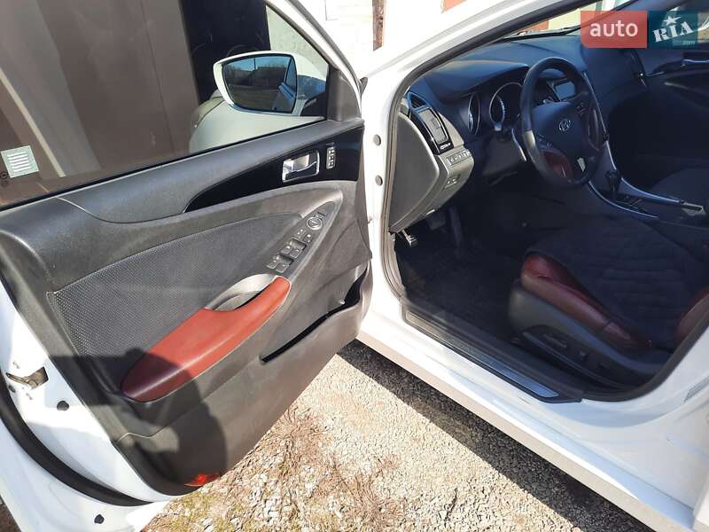 Седан Hyundai Sonata 2011 в Карлівці