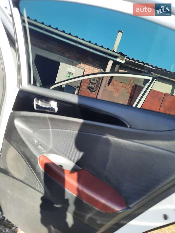 Седан Hyundai Sonata 2011 в Карлівці