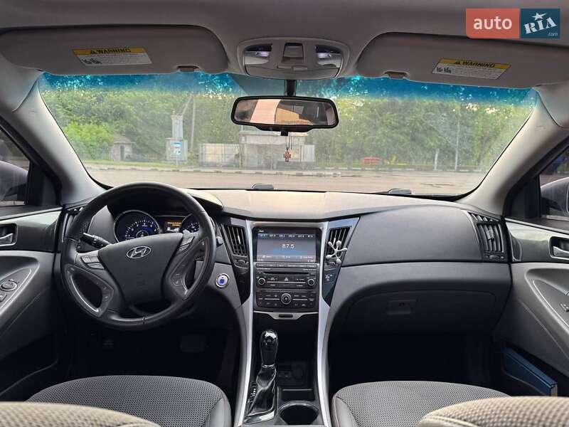 Седан Hyundai Sonata 2013 в Коростене
