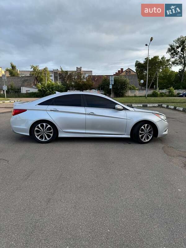 Седан Hyundai Sonata 2013 в Коростене