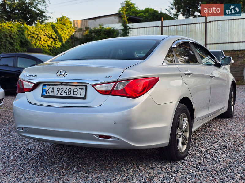 Hyundai Sonata 2012