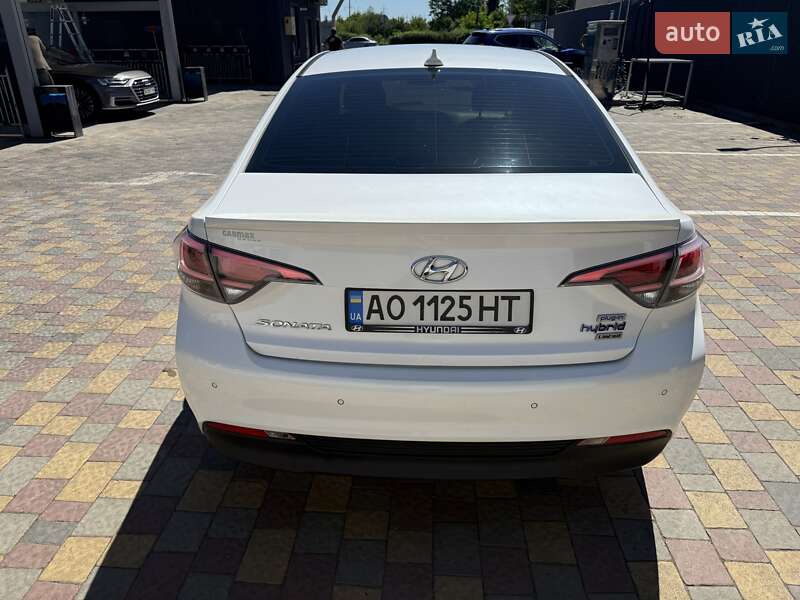 Седан Hyundai Sonata 2015 в Ужгороде