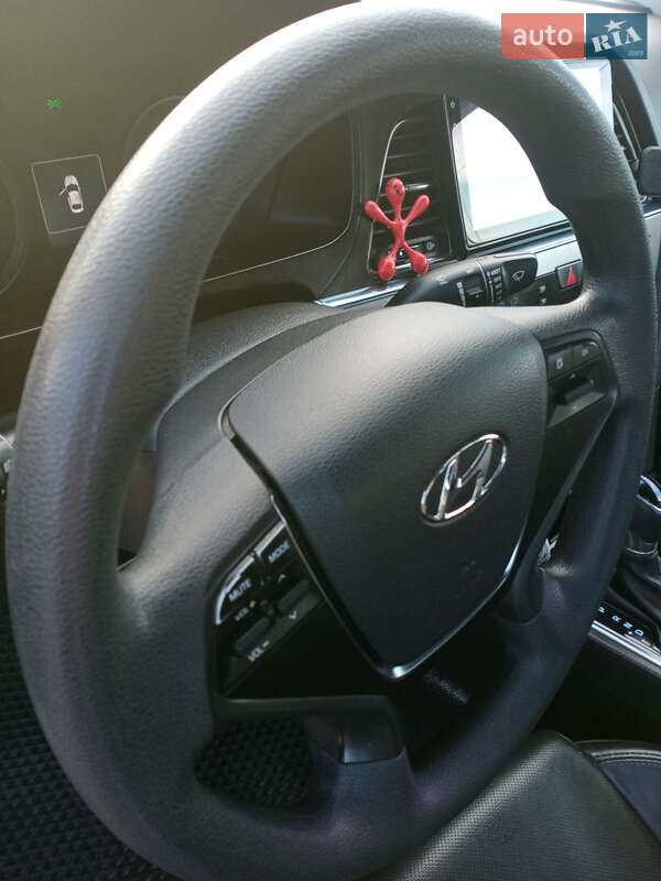 Седан Hyundai Sonata 2016 в Львове