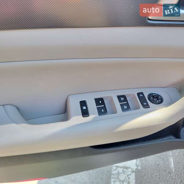 Седан Hyundai Sonata 2015 в Львове