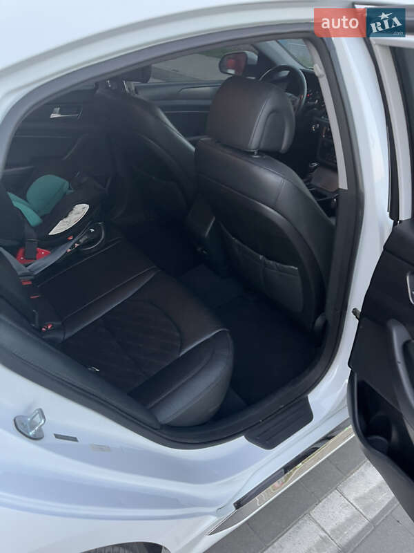 Седан Hyundai Sonata 2014 в Ивано-Франковске