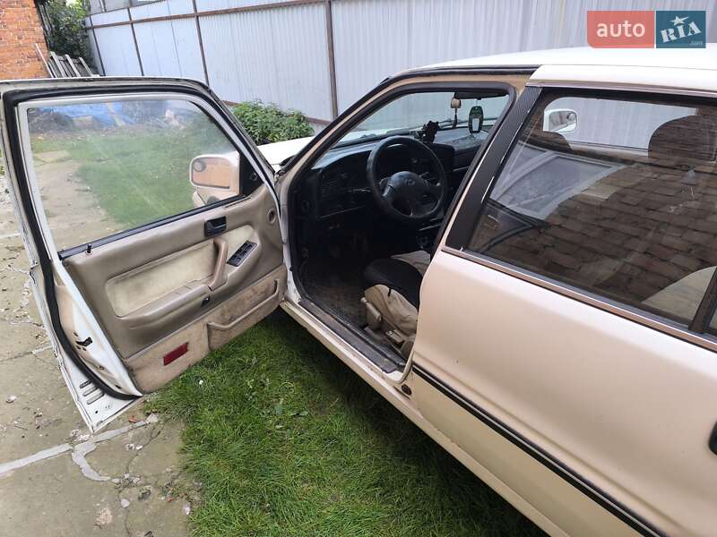 Седан Hyundai Sonata 1992 в Стрию