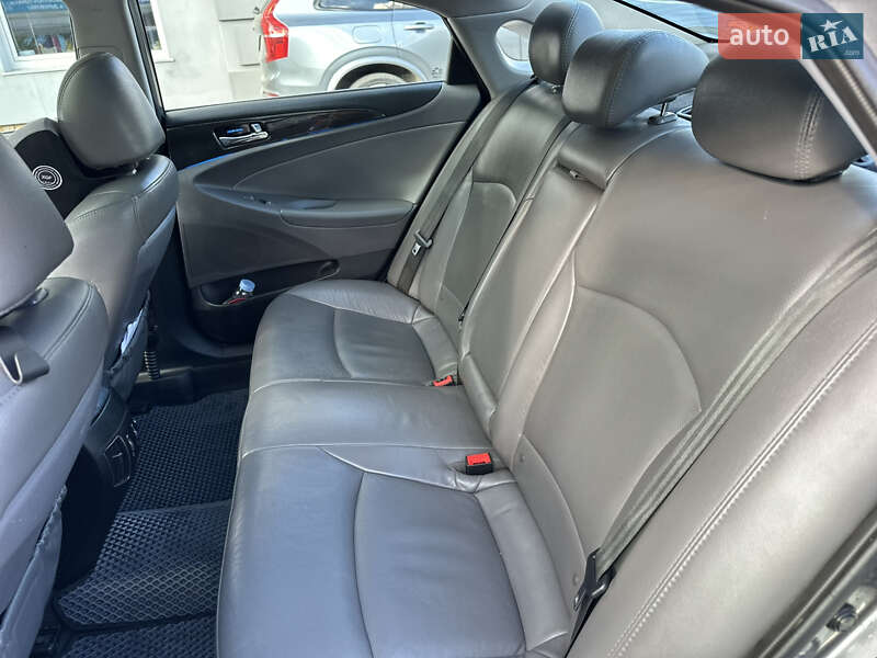 Седан Hyundai Sonata 2013 в Львове