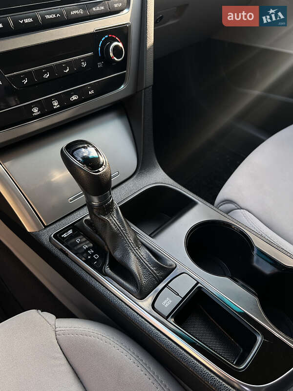 Седан Hyundai Sonata 2015 в Глобине