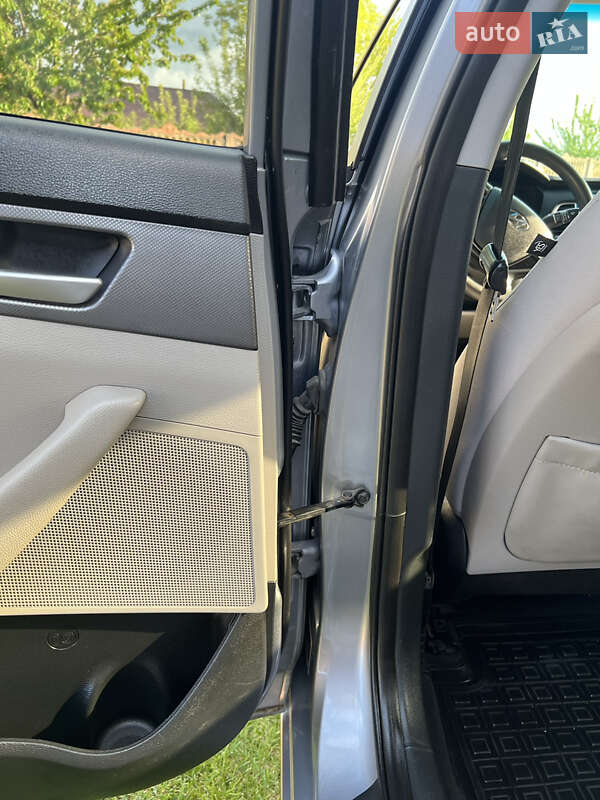 Седан Hyundai Sonata 2015 в Глобине