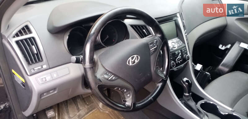 Седан Hyundai Sonata 2014 в Кривом Роге