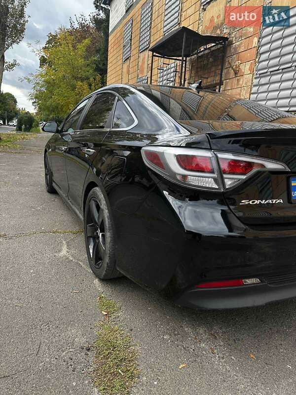 Седан Hyundai Sonata 2015 в Черноморске