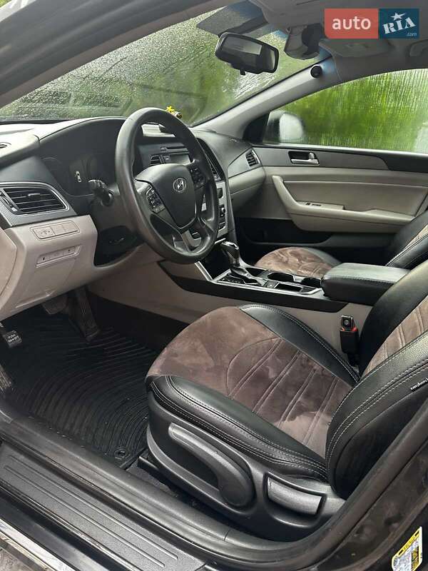 Седан Hyundai Sonata 2015 в Черноморске