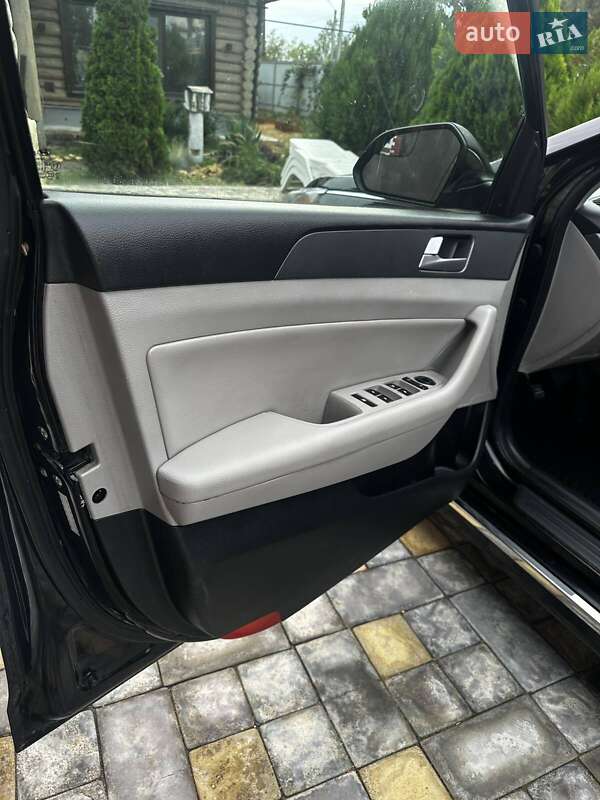 Седан Hyundai Sonata 2015 в Черноморске
