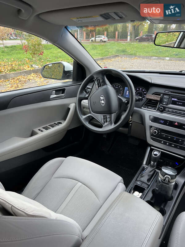 Седан Hyundai Sonata 2016 в Калуше