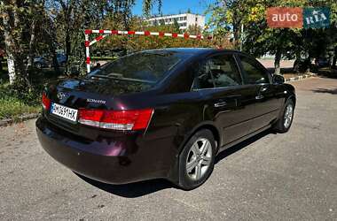 Седан Hyundai Sonata 2006 в  фото 3 Седан Hyundai Sonata 2006 в