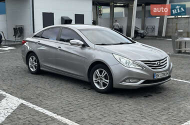 Седан Hyundai Sonata 2010 в Гатне