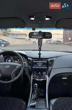 Седан Hyundai Sonata 2012 в  фото 5 Седан Hyundai Sonata 2012 в