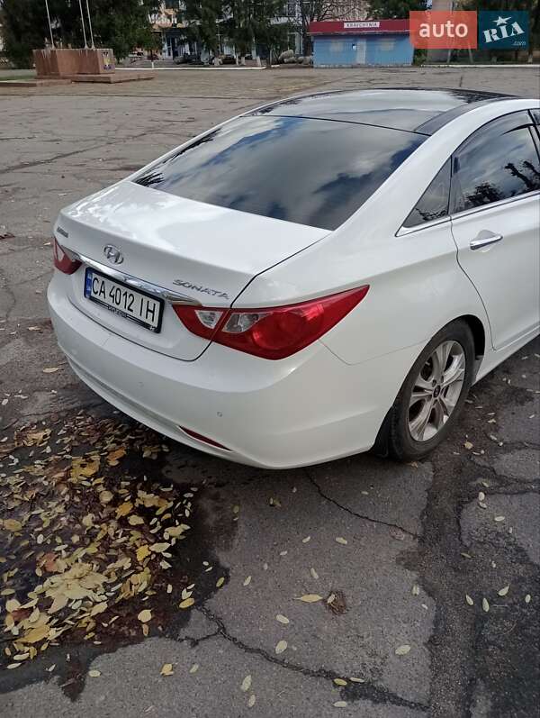 Седан Hyundai Sonata 2010 в Новоархангельске