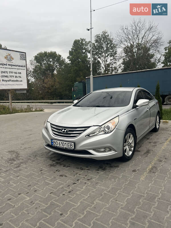 Hyundai Sonata 2011