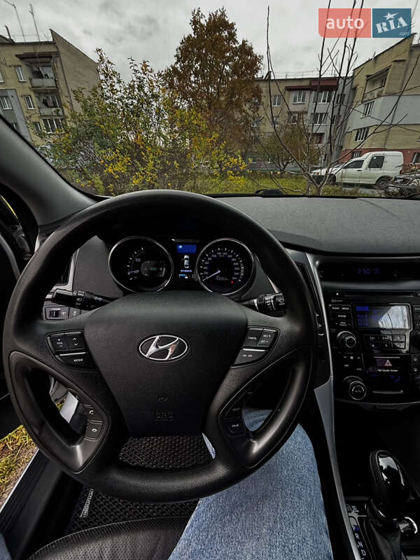 Седан Hyundai Sonata 2013 в Зорі