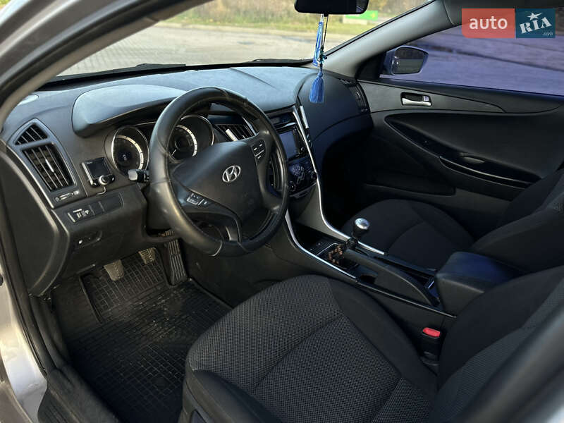 Седан Hyundai Sonata 2010 в Радивилове