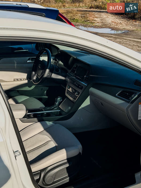 Седан Hyundai Sonata 2015 в Чернігові