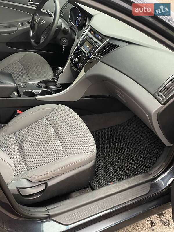 Седан Hyundai Sonata 2013 в Черноморске