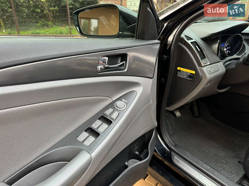 Седан Hyundai Sonata 2014 в Измаиле
