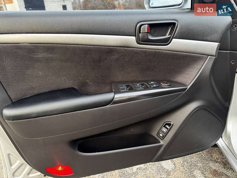 Седан Hyundai Sonata 2009 в Ахтырке