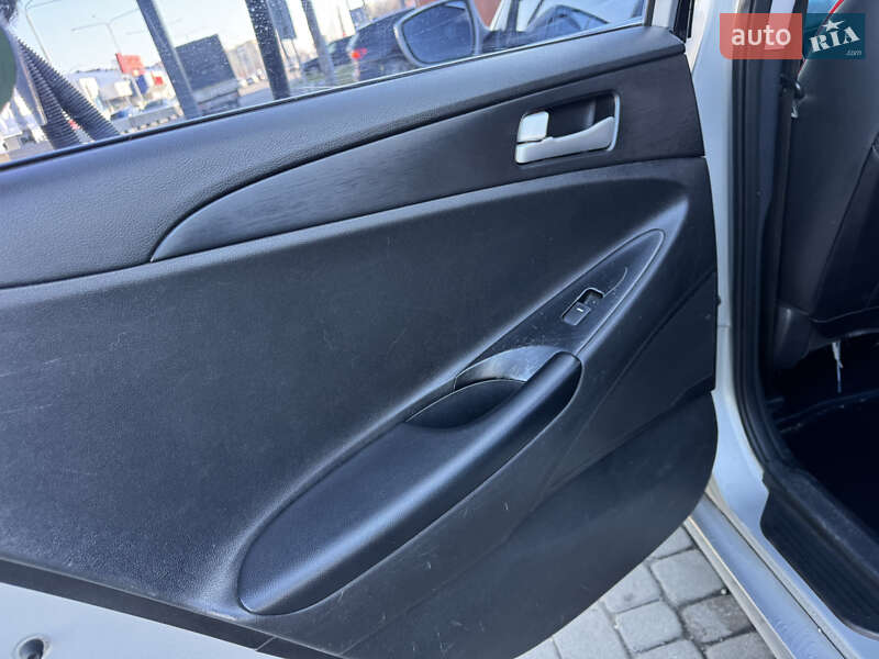 Седан Hyundai Sonata 2014 в Дніпрі