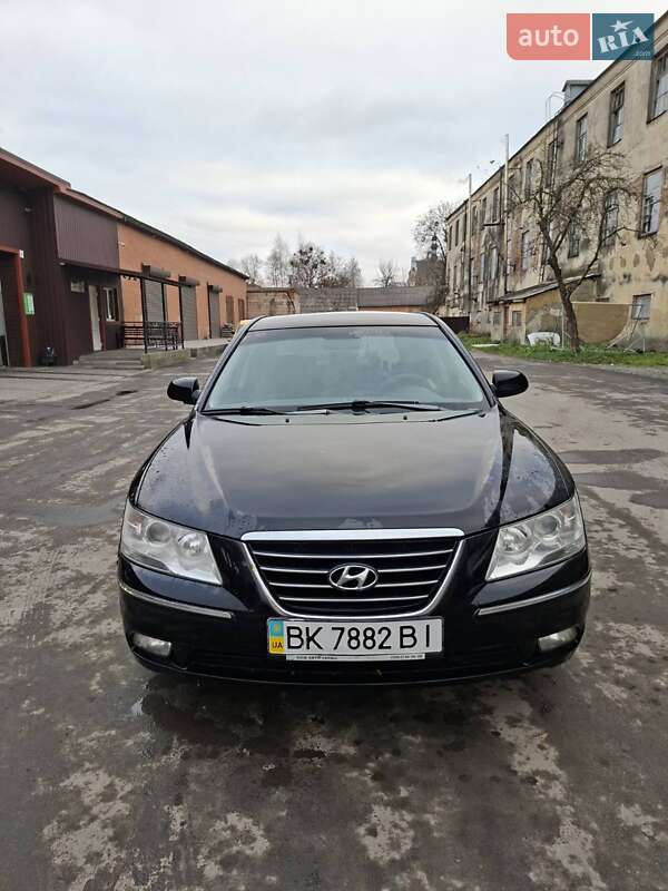 Седан Hyundai Sonata 2009 в Корце