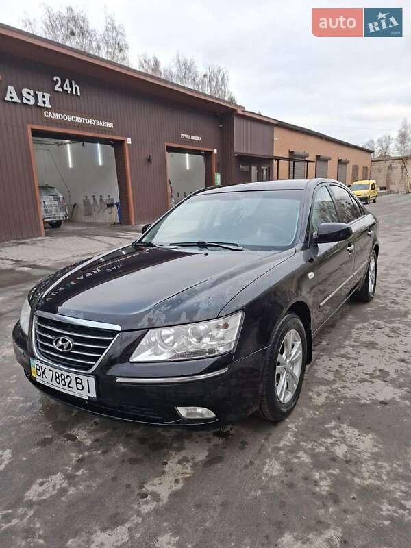 Седан Hyundai Sonata 2009 в Корце