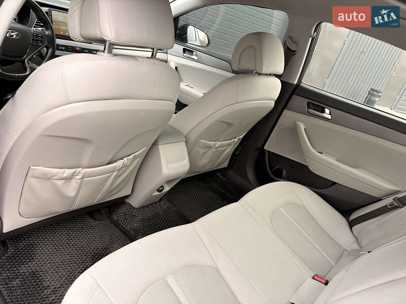 Седан Hyundai Sonata 2016 в Кропивницком