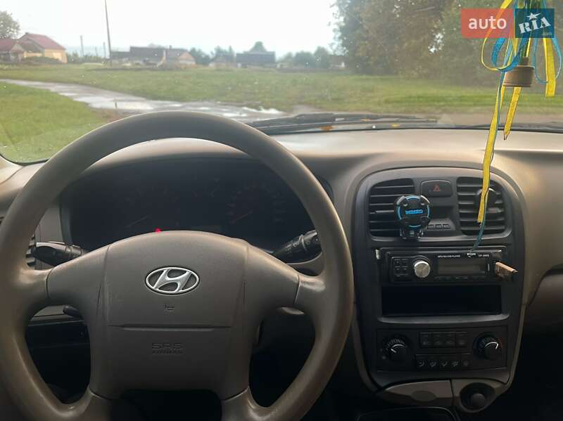 Седан Hyundai Sonata 2004 в Дубно