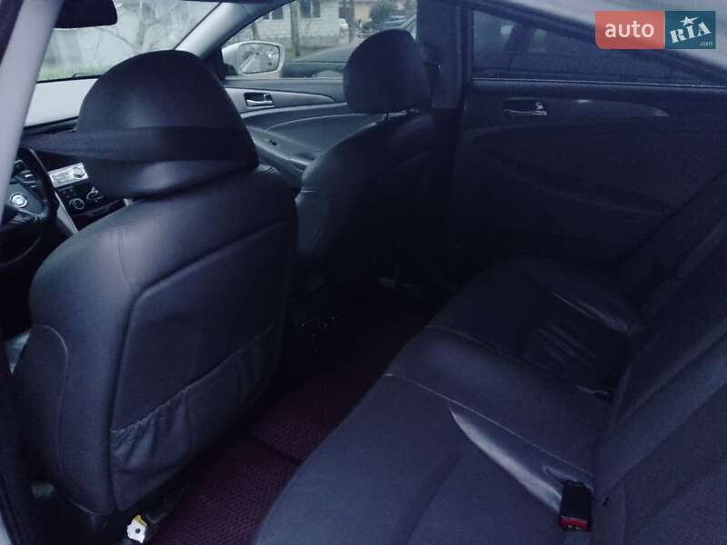 Седан Hyundai Sonata 2012 в Буче