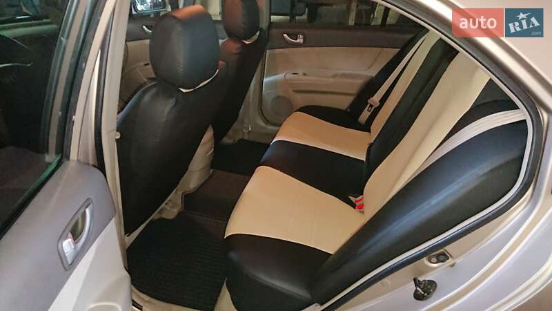 Седан Hyundai Sonata 2006 в Калуше