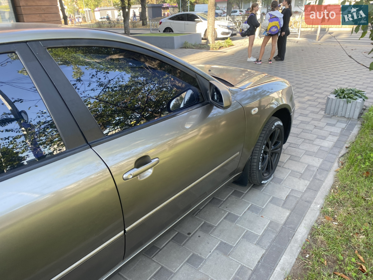 Пропоную Авто на продаж 
Авто не пригнати Українська збірка
Стоїть газ, розхід приємний 
Є нюанси по кузову, ну це зрозуміло так як ціна стоїть нижче ринку, також нюанси по салону шкіряні накладки іх можна зняти під низом звичайний тканинний матеріал
Також є нюанси по ходовій частині не критично але варто зробити, я цим займатись не маю можливості тому на ціна на а мінусом всього думаю домовимось 
При потребі додаткової інформації пишіть або дзвоніть автомобілем користуюсь не часто огляд в Шевченківський район 
